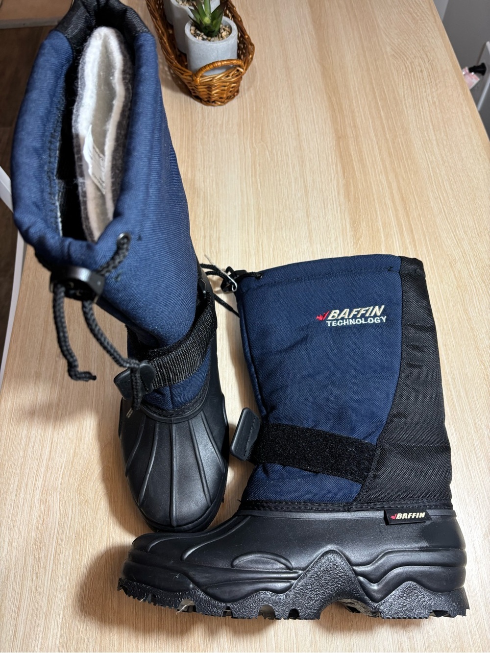Baffin Navy and Black Insulated Snow Boots